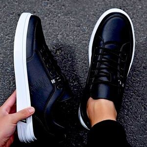SHEIN / black men’s sports shoes